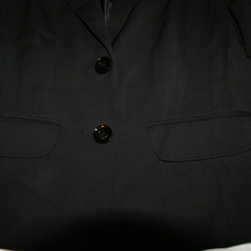 Tapered detailing and fully lined. Office Ready, Versatile  Black Blazer Size 6